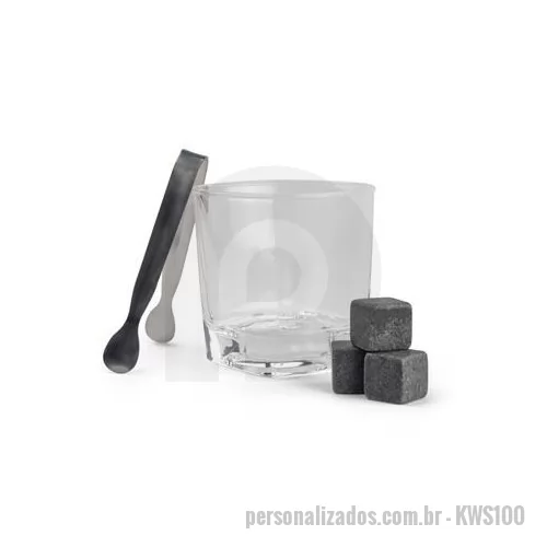 Acessório para bar personalizado - Kit para drinks com cinco peças, incluindo um copo de vidro com capacidade de 250 ml, um pegador de gelo em inox e três cubos de gelo em pedra-sabão. O conjunto acompanha caixa de madeira com revestimento interno em espuma para acomodar os itens. Alt