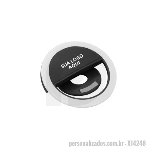 Acessório para celular personalizado - Melhore a qualidade das selfies e registre momentos únicos com mais luz e brilho! Nosso Anel de iluminação para celular, é um “Ring light” plástico, mais compacto, e no formato “presilha” para encaixe. Ainda possui três estágios de iluminação acionados pelo botão superior. Acompanha cabo USB para carregamento.