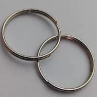 Argolas para chaveiro Tamanho: 25mm de diâmetro Arame: 1,3 mm Banho: Níquel Fabricante: Brustelo