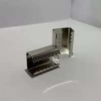 Garrinha Dentada para fechamento de cordão Tamanho: 10mm Banho: Níquel Fabricante: Brustelo