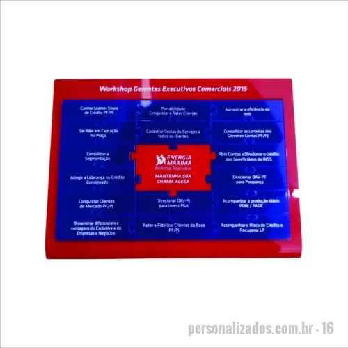 Acrílico personalizado - Com um layout agradável e clean, o nosso porta lâminas se adapta em qualquer ambiente. Para destacar avisos, pôsteres entre outros.     Produzido em Acrílico 100% Virgem. Muito mais resistente e transparente, não amarela, livre de odores e contaminantes.