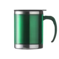 Com capacidade de 400ml, esta caneca combina corpo em acrílico translúcido, revestimento interno em inox e detalhes metálicos que valorizam o acabamento. O pegador com detalhe oval oferece um toque diferenciado ao design, enquanto a tampa plástica re