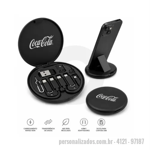 Adaptador USB personalizado - Adaptador USB Personalizado - 4121 - 97187 - Kit adaptador USB personalizado fabricado em ABS 100% reciclado, ideal para brindes corporativos, eventos, campanhas promocionais e ações de marketing sustentável.  O conjunto acompanha cabo USB-C para USB-C com suporte para carregamento super-rápido de até 60W e transferência de dados, além de adaptadores USB-C para USB-A, Micro USB e Lightning. Possui compartimento para armazenamento de cartões SIM Nano e Micro SIM e ferramenta para remoção de chip.  Fornecido em elegante caixa presente de papel kraft reciclado, combinando praticidade, tecnologia e sustentabilidade em um único brinde promocional.  • Carregamento rápido até 60W • Transferência de dados • Material reciclado • Adaptadores USB-A, Micro USB e Lightning • Compartimento para cartões SIM • Caixa kraft reciclada • Ideal para empresas, eventos e campanhas promocionais - 177280 - Adaptador USB