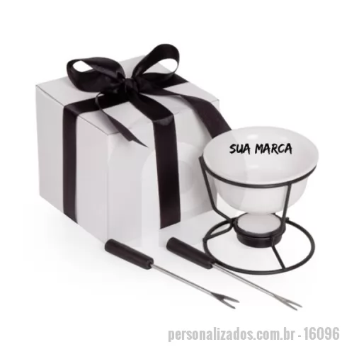 Aparelho de fondue personalizado - Conjunto para Fondue, 1 Bowl em cerâmica branca 10x10x4cm 140ml, 2 Garfos, 1 Suporte de ferro preto, 1 Caixa corte e cinco em papel cartão branco 360gr com laço de cetim 11.5x11.5x11cm / Peso 0.300g