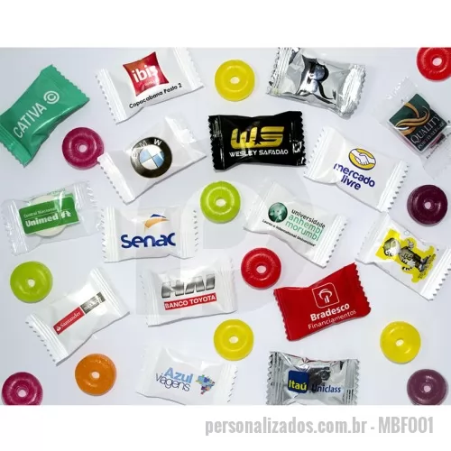 Bala personalizada - Balas Tradicionais Frutas Sortidas com Embalagem Individual Personalizada. As Balas são Duras, deliciosas, cilíndricas, coloridas, orifício circular ao centro.  Sabores Frutas Sortidas: Abacaxi, Cereja, Framboesa, Limão, Melancia, Morango, Tangerina e Uva//  Embalagem Comum: Branco Perolado, Chapada, Transparente ou Metalizada ou Embalagem Laminada: Brilhante ou Fosco//  Embalagem Especial: Dourado//  Validade: 02 anos após a data da fabricação.