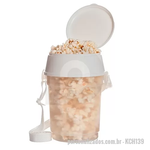 Balde de pipoca personalizado - balde de pipoca com alças personalizado é uma ótima dica de brinde promocional para presentear clientes e colaboradores em seu evento, lançamento de produto ou campanha de marketing. O produto é transparente e tem tampa fixa (reta ou redonda) e alça desmontável. O balde de pipoca com alças tem capacidade de 1,5 L e pode ser personalizado com etiqueta em vinil ou gravação em serigrafia. Bastante utilizado em comemorações de final de ano e em festas infantis, o balde de pipoca personalizado é um brinde promocional que agrada seus clientes e funcionários e deixará sua marca sempre presente em momentos de diversão, lazer até mesmo na parte empresarial. 