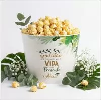 Balde de pipoca com capacidade de 3 litros, produzido em polipropileno, com peso aproximado de 81 gramas, altura de 14,8 cm, diâmetro da boca de 18,8 cm e base de 15 cm, com aplicação de gravação IN MOLD LABEL integrada ao corpo, garantindo acabament