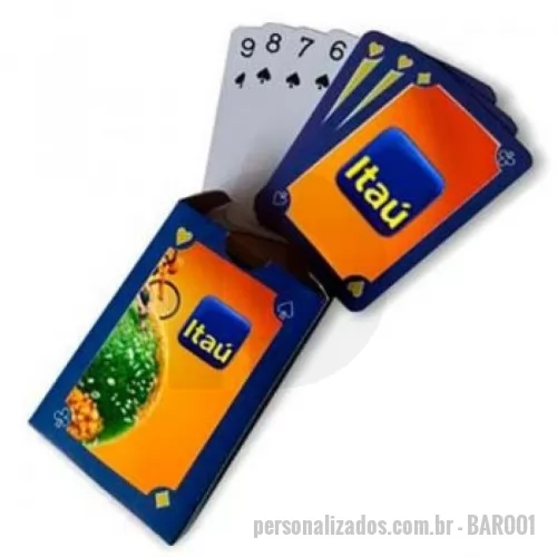 Baralho personalizado - Formato Carta: 54x85mm. 52 cartas + 2 coringas (total de 54 cartas). Personalização: 4x4 cores (impressão em off set) Caixa: Papel cartão 250G com impressão 4x0 cores - laminação fosca. Baralho: papel couchê 300G com impressão 4x4 cores - sem laminação. Verso da caixa personalizada + naipes padrão. Acabamento: refile e cantos arredondados