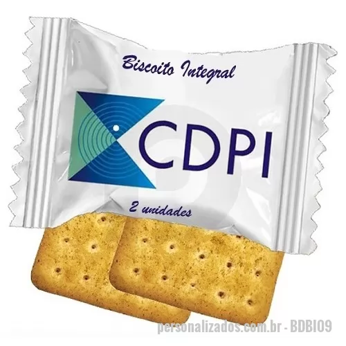 Biscoito personalizado -  Biscoito Integral Personalizado, para desjejum. Tipo: Integral Formato: 2 unidades por sachê Embalagem: Branco Pérola ou Chapada Embalagem Especial: Laminada acima de 20.000 sachês Fechamento da Embalagem: Flow Pack Tamanho da Embalagem: 93 x 62 mm Tamanho Máximo de Impressão: 70 x 60 mm Cores de Impressão: Sem limites de cores Validade: 06 meses Ingredientes: Farinha de trigo enriquecida com ferro e ácido fólico, gordura vegetal, farelo de trigo, amido, açúcar, açúcar invertido, sal, soro de leite, extrato de malte, fermentos químicos: bicarbonato de amônio e bicarbonato de sódio, fermento biológico, emulsificante lecitina de soja, aromatizante. CONTÉM GLÚTEN. ALÉRGICOS: CONTÉM DERIVADOS DE TRIGO, DE LEITE, DE CEVADA E DE SOJA. Informações Nutricionais: Carboidratos 21g., Sódio, 180 mg., Gordura Trans 0g., Colesterol 0g., Proteínas 2,5g., Fibras 2,5g. Quantidades: A partir de 1.000 ou 3 caixas