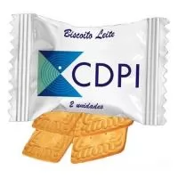 Biscoito ao Leite Personalizado, para desjejum. Tipo: Leite Formato: 2 unidades por sachê com serrilha para cortar ao meio Embalagem: Branco Pérola ou Chapada Embalagem Especial: Laminada acima de 20.000 sachês Fechamento da Embalagem: Flow Pack Tamanho da Embalagem: 93 x 62 mm Tamanho Máximo de Impressão: 70 x 60 mm Cores de Impressão: Sem limites de cores Validade: 06 meses Ingredientes: Farinha de trigo enriquecida com ferro e ácido fólico, açúcar, gordura vegetal, amido, soro de leite em pó, sal, fermentos químicos (bicarbonato de amônio e bicarbonato de sódio), emulsificante lecitina de soja, melhoradores de farinha protease, metabissulfito de sódio e aromatizante. CONTÉM GLÚTEN. ALÉRGICOS: CONTÉM DERIVADOS DE TRIGO, SOJA E DE LEITE. Informações Nutricionais: Carboidratos 24g., Sódio, 114 mg., Gordura Trans 0g., Colesterol 0g., Proteínas 2,1g., Fibras 0g. Quantidades: A partir de 1.000 ou 3 caixas