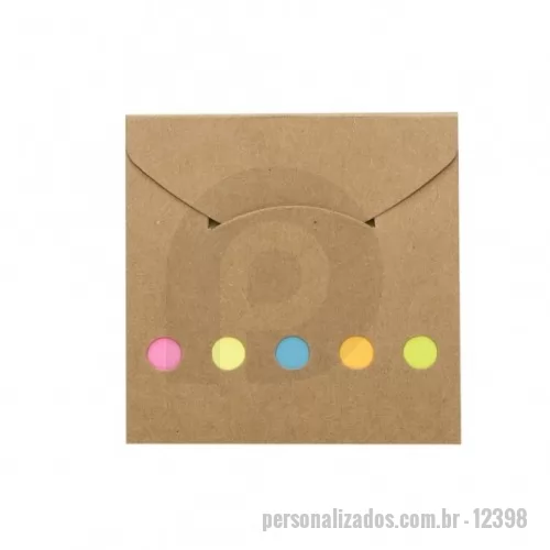 Bloco adesivado ecológico personalizado - Mini bloco ecológico formato envelope com autoadesivos e capa com detalhes vazados. Contém bloco pequeno e conjunto com cinco bloquinhos autoadesivos coloridos.