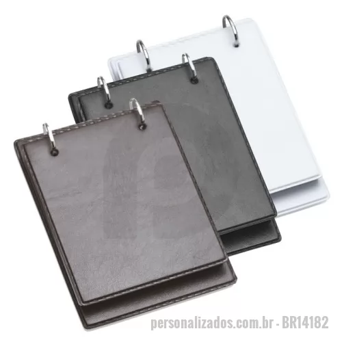 Bloco Anotações personalizado - Bloco de anotação de mesa com trilho de ferro, material couro sintético. Possui aproximadamente 150 folhas sem pauta.