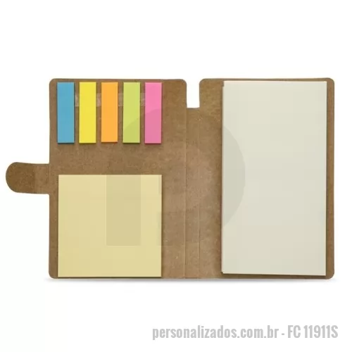 Bloco Anotações personalizado - Bloco de anotações ecológico, material em kraft. Possui uma trava na própria capa, cinco blocos autoadesivos coloridos com aproximadamente 25 folhinhas , bloco autoadesivo amarelo com aproximadamente 25 folhas e bloco grande com aproximadamente 70 folhas. OBS.: IMAGEM MERAMENTE ILUSTRATIVA, não acompanha caneta!  Altura :  15,3 cm  Largura :  10,3 cm  Medidas aproximadas para gravação (CxL):  14,8 cm x 9,6 cm  Peso aproximado (g):  79