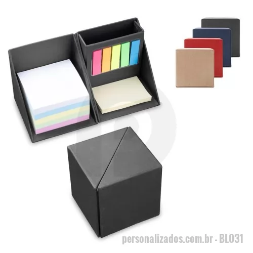 Bloco Anotações personalizado - Mini caderno em formato de cubo em papelão reciclado, contendo:  5 blocos autocolantes coloridos com 100 folhas de 7,5 x 7,5cm; 1 Bloco autocolante amarelo com 50 folhas; 5 Sticky notes coloridos com 20 folhas; Porta canetas.