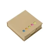 Bloco de anotações ecológico quadrado com post-it. Possui 5 furos na tampa equivalente aos post-its coloridos internos que têem aproximadamente 20 folhas e bloco amarelo com aproximadamente 150 folhas.