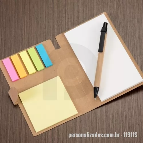 Bloco ecológico personalizado - Bloco de anotações ecológico, material em kraft. Possui uma trava na própria capa, cinco blocos autoadesivos coloridos com aproximadamente 25 folhinhas , bloco autoadesivo amarelo com aproximadamente 25 folhas e bloco grande com aproximadamente 70 folhas. OBS.: IMAGEM MERAMENTE ILUSTRATIVA, não acompanha caneta!