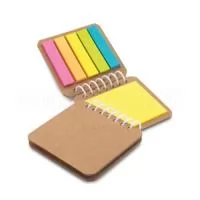 Bloco em Papel Kraft. 6 blocos adesivados: 25 folhas cada. Gravação da logomarca em 1 cor já inclusa.