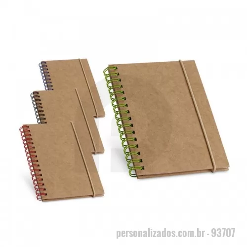 Bloco personalizado - Caderno de bolso espiral com 60 folhas pautadas de papel reciclado e capa dura em cartão com elástico. 100 x 140 mm