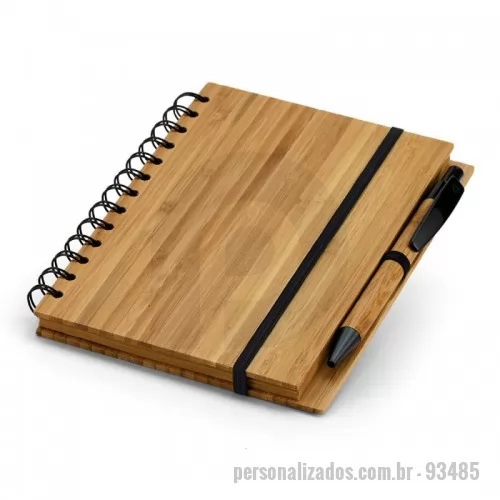 Bloco personalizado - Caderno B6 espiral com capa dura em bambu, 70 folhas pautadas de papel reciclado e suporte para esferográfica. Esferográfica em bambu inclusa. 135 x 180 mm