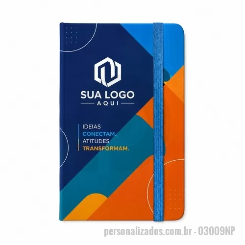 Bloco personalizado - Caderneta com capa dura emborrachada, elástico para fechamento e marca-páginas em fita de cetim. Possui aproximadamente 80 folhas marfim pautadas.  Altura :  13,9 cm  Largura :  8,8 cm  Profundidade :  1,4 cm
