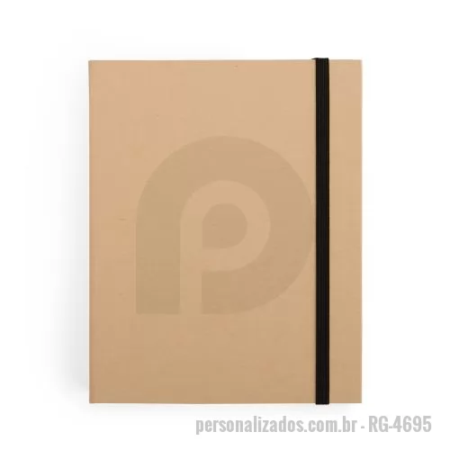Bloco personalizado - Bloco de anotações com capa dura em kraft e fechamento por elástico. Possui aproximadamente 80 folhas de tonalidade marfim sem pautas e cinco canetas coloridas de ponta dupla: uma fina e outra tipo pincel.