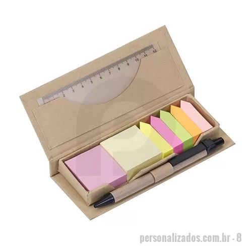 Bloco personalizado - Tamanho 16,1 x 6,5 cm.Bloco de anotações ecológico com caneta e post-it. Bloco retangular de papelão com frente e verso liso, contra capa possui um “bolso” com régua plástica fosca de 12 cm. Possui cinco blocos coloridos auto-colantes com aproximadamente 130 folhas e dois blocos rascunho rosa e amarelo com aproximadamente 130 folhas. Suporte de papel com caneta de papelão de clip e ponteira plástica. 