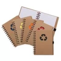Bloco de anotação ecológico com símbolo reciclado na capa ideal para campanhas com tema ecológico.