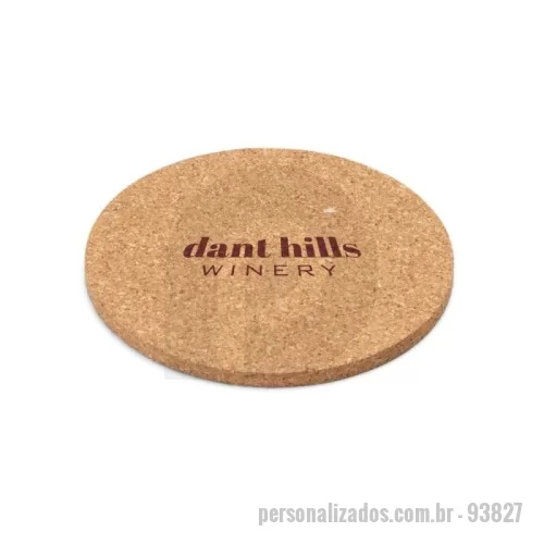 Bolacha para chopp personalizada - Prático, sustentável e elegante, o porta-copos de cortiça é uma excelente opção de brinde corporativo. Possui formato quadrado com cantos arredondados, combinando proteção para superfícies com uma apresentação natural e sofisticada.  Produzido em cortiça natural e com certificação EU Food Grade, é ideal para empresas que buscam um brinde útil e alinhado a uma proposta mais sustentável.