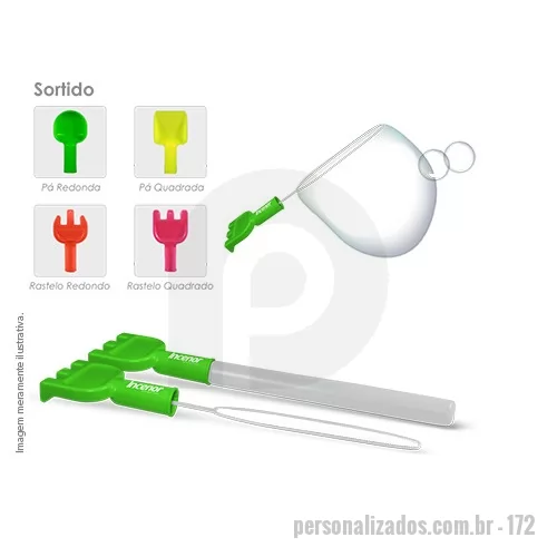 Bolha de sabão personalizada - Bolhão de Sabão Gigante Praia, feito com Plástico Premium (PSAI e PE) e sabão atóxico. Disponível em 4 modelos de brinquedos para PRAIA sortidos, ideal para o público infantil, permite fazer bolhas de sabão gigantes. Produto certificado no INMETRO.