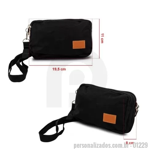 Bolsa de Ombro personalizada - Bolsa de ombro em nylon resistente à água, com três compartimentos, alça regulável e etiqueta com espaço para personalização em couro sintético.  Altura :  11 cm  Largura :  19,5 cm  Profundidade :  8 cm