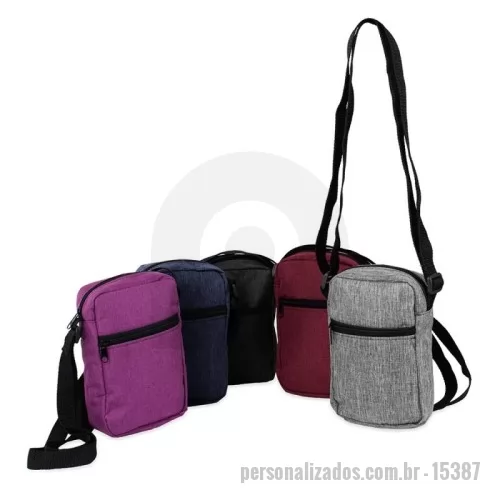 Bolsa de Ombro personalizada - Bolsa de ombro resistente à água, confeccionada em poliéster mesclado com PVC, com fechamento em zíper e alça ajustável. Possui divisória em tela de nylon no compartimento interno e um bolso frontal para a organização de objetos.  Altura :  19 cm  Largura :  13 cm  Profundidade :  5,5 cm