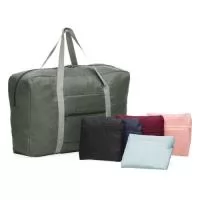 Bolsa de Viagem Dobrável 32L  Descrição: Bolsa de viagem confeccionada em poliéster impermeável, com capacidade de 32 litros e design dobrável para facilitar o transporte e armazenamento. Possui dois compartimentos e bolso traseiro para encaixe em malas de viagem, tornando-a ideal para viagens rápidas ou uso diário.  Especificações:  Altura: 32 cm  Largura: 46,5 cm  Profundidade: 16 cm  Medidas para gravação (CxL): 8 cm × 16 cm  Peso aproximado: 123 g