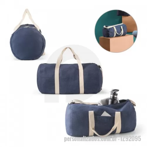 Bolsa de viagem personalizada - Sacola esportiva ou viagem em denim (300 g/m²). Contém bolso frontal, fecho duplo e costuras reforçadas. Possui alças em webbing de algodão e alça de ombro ajustável até 130cm. Ø260 x 480 mm