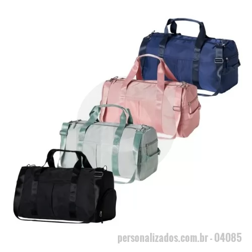 Bolsa de viagem personalizada - Bolsa esportiva de 35 litros em poliéster resistente à água com cinco compartimentos, sendo dois deles exclusivos para tênis e itens molhados. Contém bolso para encaixe em malas de viagem, bolso interno, alça de mão lateral extra e acompanha alça transversal.