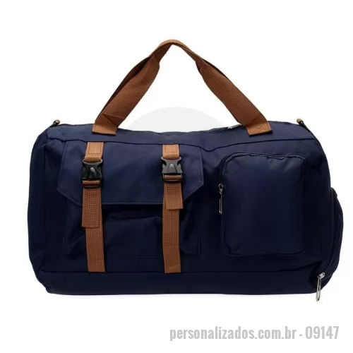 Bolsa de viagem personalizada - Bolsa de viagem Personalizada - 09147 - Bolsa confeccionada em Oxford impermeável, fechamento em zíper e capacidade para até 23L. Possui compartimento interno com dois bolsos em tamanhos diferentes. Conta ainda com um par de bolsos frontais, sendo um com fechamento em zíper e outro aberto com fivelas compressoras, além de faixa posterior para acoplar em puxadores de malas. Acompanha alça transversal ajustável. - 179200 - Bolsa de viagem