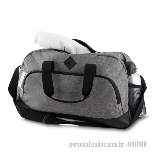 Bolsa Esportiva personalizada - Bolsa esportiva em poliéster com bolso frontal com zíper e bolso lateral em tela e elástico. possui alças de mão com reforço, velcro e alça de ombro ajustável. medidas: 490x240x280mm.