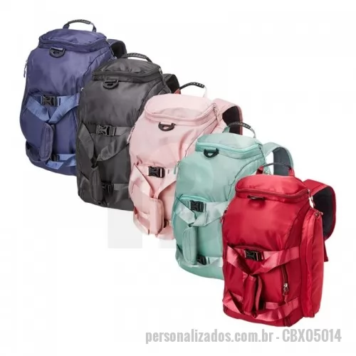 Bolsa Esportiva personalizada - Bolsa esportiva de 25 litros em poliéster de impacto impermeável com cinco compartimentos, sendo três deles exclusivos para tênis, itens molhados e armazenamento das alças de costas. Com alça transversal removível e alça de mãos com suporte de juntura, a bolsa contém alças de compensação e alças para as costas ocultas no compartimento inferior, podendo ser transportada como mochila.  Altura :  23 cm  Largura :  46 cm  Profundidade :  24 cm  Medidas aproximadas para gravação (CxL):  14 cm x 32 cm  Peso aproximado (g):  534