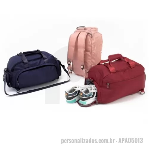 Bolsa Esportiva personalizada - Bolsa esportiva de 32 litros em poliéster resistente à água com cinco compartimentos, sendo três deles exclusivos para tênis, itens molhados e armazenamento das alças de costas . Com alça transversal removível e alça de mãos com suporte de juntura, a bolsa contém alças para as costas ocultas no compartimento inferior, podendo ser transportada como mochila.  Altura :  27 cm  Profundidade :  25 cm  Comprimento :  48 cm  Medidas aproximadas para gravação (CxL):  16 cm x 29 cm  Peso aproximado (g):  507