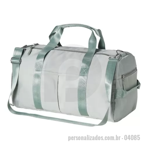 Bolsa Esportiva personalizada - Bolsa Esportiva Personalizada - 04085 - Bolsa esportiva de 36 litros em poliéster resistente à água com cinco compartimentos, sendo dois deles exclusivos para tênis e itens molhados. Contém bolso para encaixe em malas de viagem, bolso interno, alça de mão lateral extra e acompanha alça transversal.  Altura: 28 cm Largura: 47 cm Profundidade: 24 cm - 180195 - Bolsa Esportiva