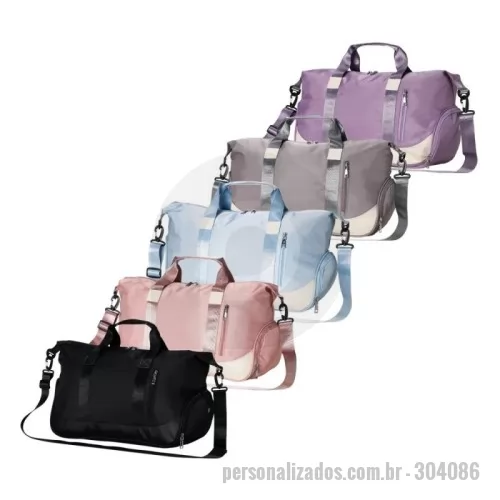 Bolsa Esportiva personalizada - Bolsa esportiva de 28 litros em poliéster à prova dágua com quatro compartimentos, sendo dois deles exclusivos para tênis e itens molhados. Contém bolso para encaixe em malas de viagem, bolso interno e acompanha alça transversal.
