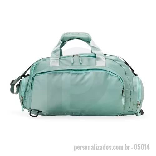 Bolsa Esportiva personalizada - Bolsa esportiva de 33 litros em poliéster de impacto impermeável com cinco compartimentos, sendo três deles exclusivos para tênis, itens molhados e armazenamento das alças de costas. Com alça transversal removível e alça de mãos com suporte de juntura, a bolsa contém alças de compensação e alças para as costas ocultas no compartimento inferior, podendo ser transportada como mochila.  Altura: 24 cm Largura: 41 cm Medidas aproximadas para gravação: (CxL): 14 cm x 32 cm