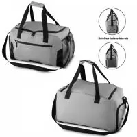 Mala Personalizada Esportiva em Poliester. Bolso com zíper frontal, Um bolso lateral com zíper e  Alça de mão. Cinza detalhes e aviamentos pretos. Leve Ideal para levar em passeios, academias e etc. Acompanha plaquinha de metal para gravação. Ótima opção de brinde para ações promocionais.