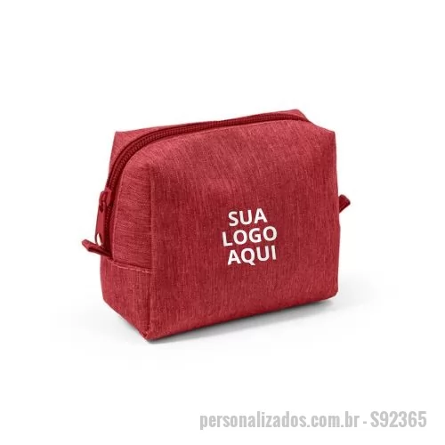 Bolsa feminina personalizada - Apresentamos a Bolsa para Cosméticos de Alta Densidade: a combinação perfeita de praticidade e elegância para brindes corporativos! Com dimensões de 130 x 110 x 65 mm, esta bolsa é confeccionada em 300D de alta densidade, garantindo durabilidade e resistência. Ideal para transportar seus itens de maquiagem e cuidados pessoais, mantém tudo organizado e acessível. Personalize com o logotipo da sua empresa, mensagem ou design exclusivo, transformando-a em um brinde único e memorável. Perfeita para eventos, reuniões e ações promocionais, a Bolsa para Cosméticos destaca sua marca com estilo e funcionalidade. Surpreenda seus clientes e colaboradores com este brinde sofisticado!