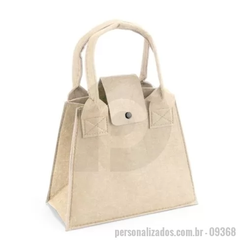 Bolsa multifunções personalizada - Bolsa confeccionada em feltro com 380 g/m² de gramatura, aba com botão metálico de pressão para fechamento e duas alças de mão.