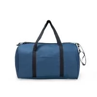Bolsa em poliéster com revestimento impermeável em PVC, fechamento zíper, capacidade até 44 litros. Bolso interno e frontal aberto.