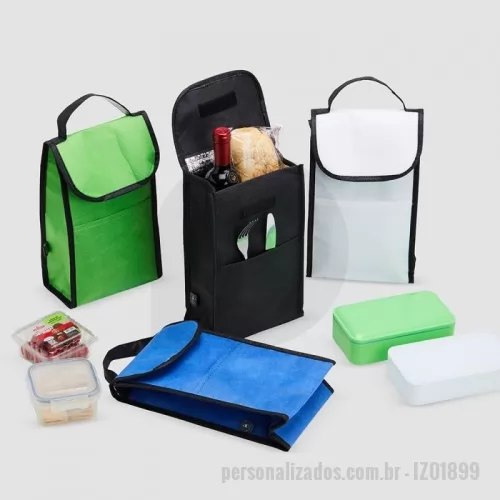 Bolsa para piquenique personalizada - Bolsa térmica de rPET com capacidade de 4 litros com bolso frontal. Feita a partir de materiais recicláveis