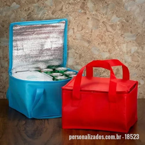 Bolsa personalizada - Bolsa térmica em tnt 10 litros.  Medidas aproximadas para gravação (CxL):  8,5 cm x 27 cm  Tamanho total aproximado  (CxL):  18,5 cm x 28 cm x 20,5 cm  Peso aproximado (g):  58