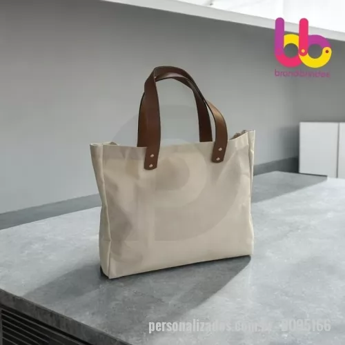 Bolsa personalizada - DESCRIÇÃO: BOLSA 41,5X36,5X9,5CM EM  LONA GROSSA COM ALÇA  EM SINTETICO BIDIM 62CM  ACABAMENTO INTERNO  GORGORÃO 25 MM.