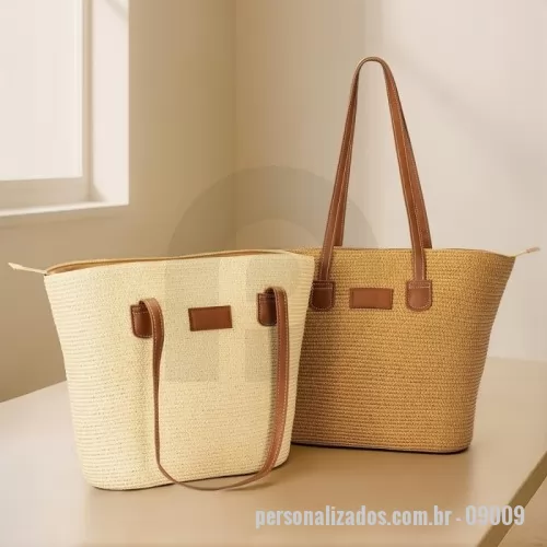 Bolsa personalizada - Descrição: Bolsa em fibra biodegradável de celulose costurada com linha de nylon e fechamento em zíper. Possui compartimento interno com bolso compacto, além de alças e detalhes em couro sintético, incluindo plaquinha frontal costurada.  Altura :  30 cm  Largura :  44 cm  Profundidade :  12 cm  Comprimento :  Alça: 32 cm
