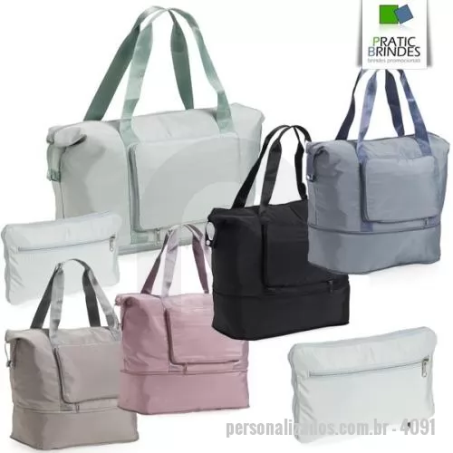 Bolsa personalizada - Bolsa dobrável e expansível de 35 litros em poliéster à prova dágua com dois compartimentos e bolsos internos. Sendo dois deles exclusivos para tênis e itens molhados. Contém bolso para encaixe em malas de viagem e acompanha alça transversal. Tamanho